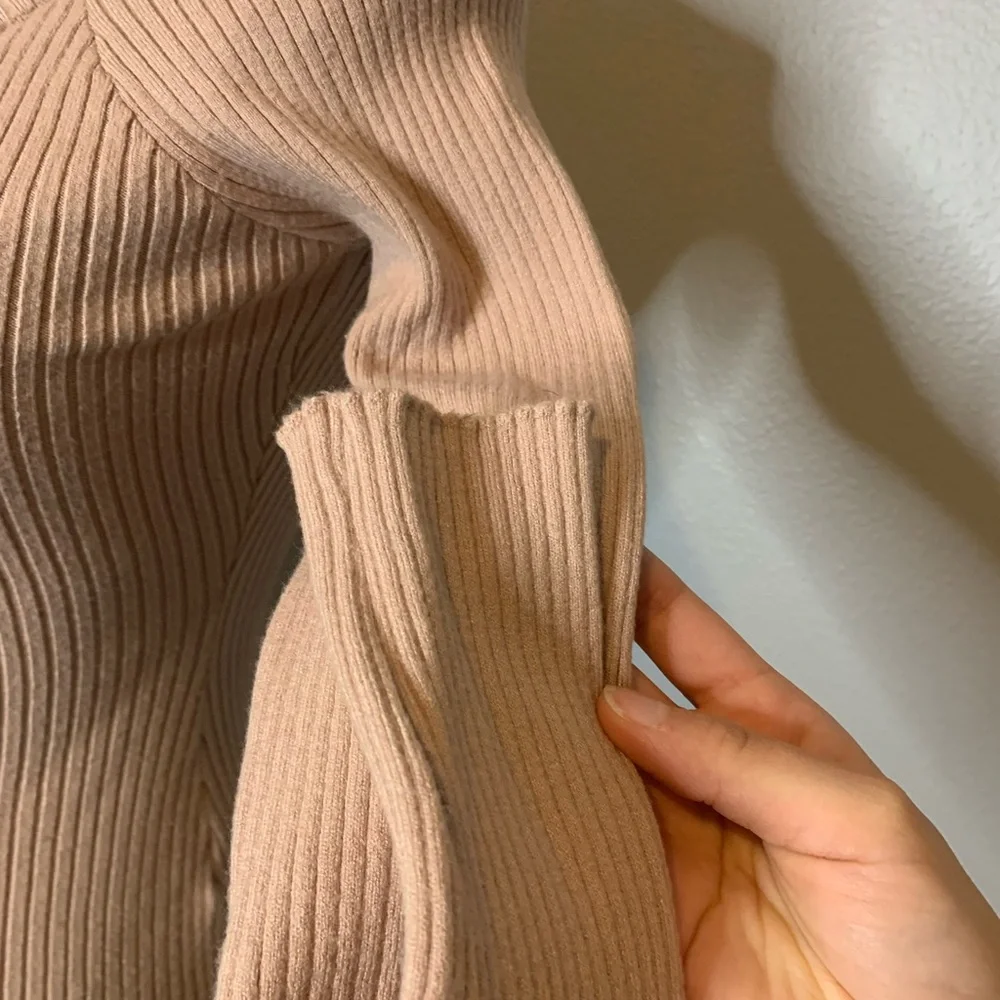 Pink Ribbed V-Neck Sweater - Picture 4 of 7